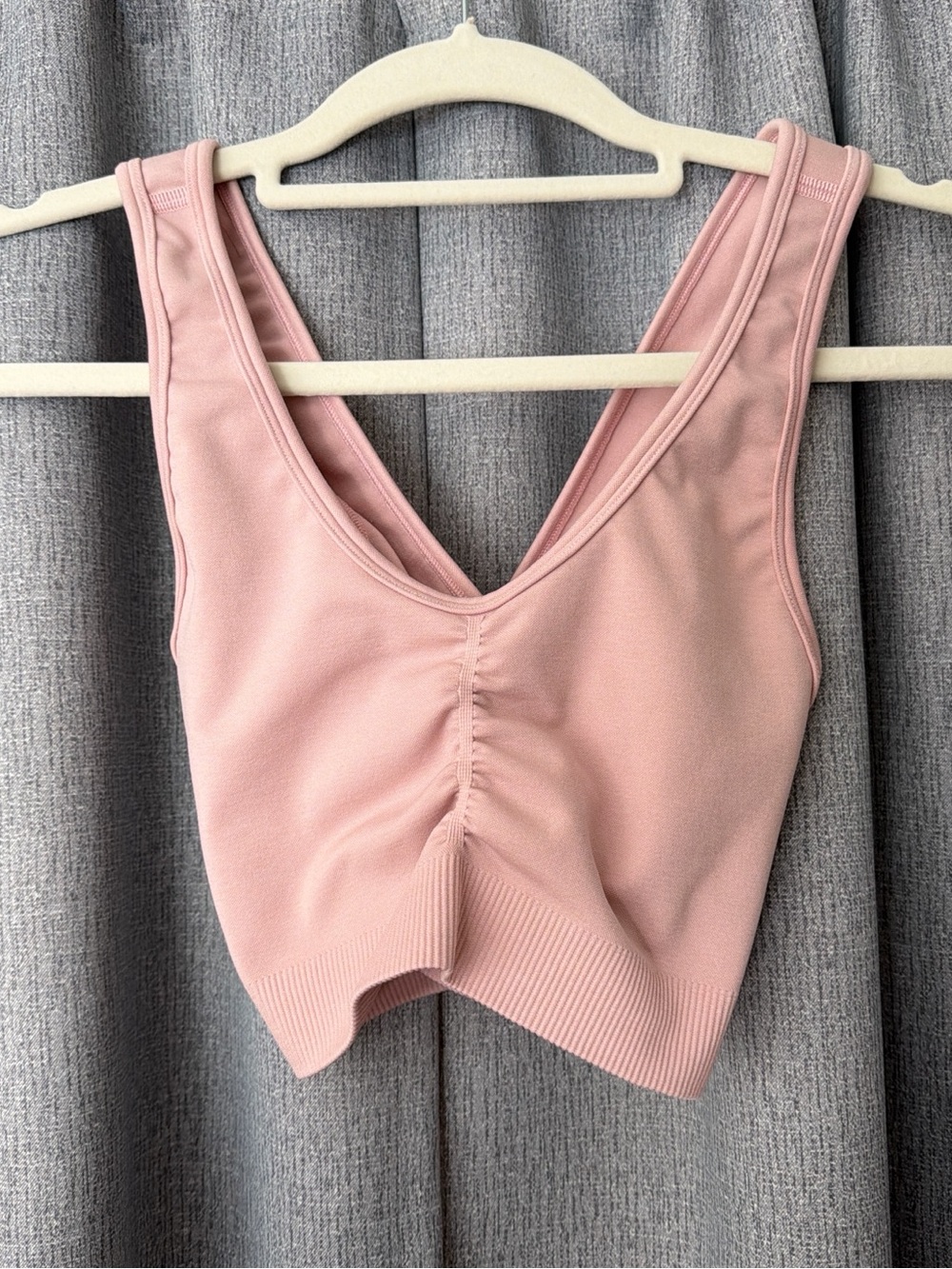 Alphalete V-Neck Seamless Crop Sports Bra - Dusty Rose